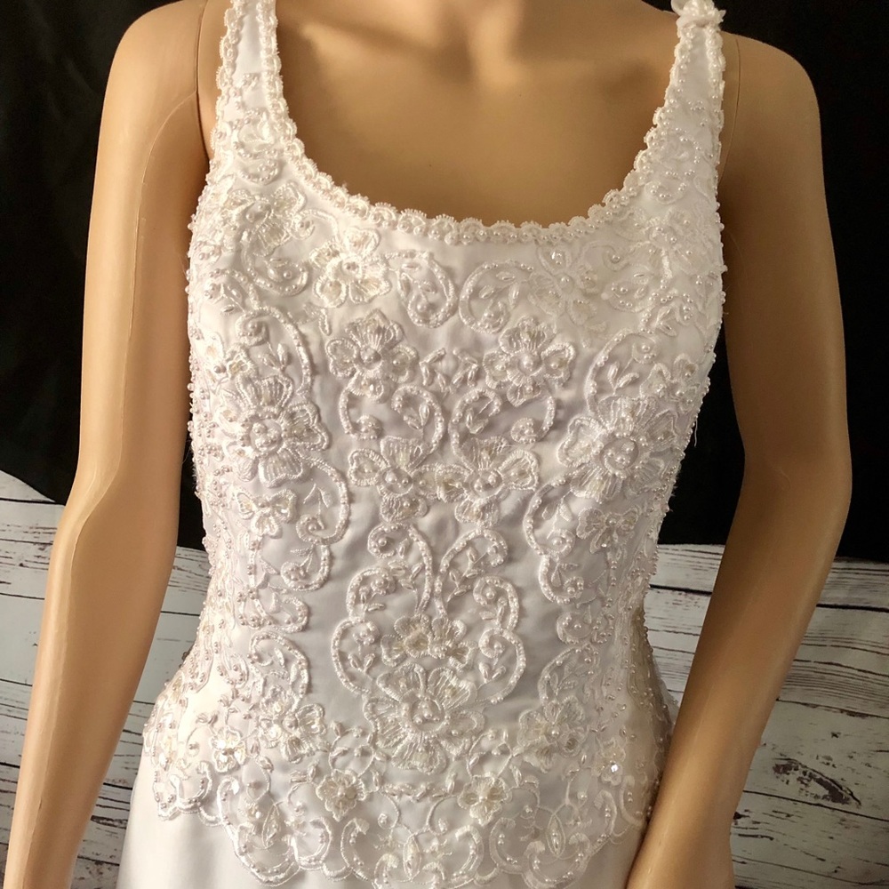 Wedding Gown - Picture 2 of 8